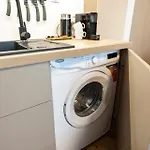 Alure Residences 5 & 24h Self Check-in, Private Parking In Front Of The Building Included, New Building, The Building Has Its Own Park With A And Outdoor Fitness, Children's Playground, Center Lägenhet Banská Bystrica