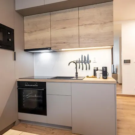 Alure Residences 5 & 24h Self Check-in, Private Parking In Front Of The Building Included, New Building, The Building Has Its Own Park With A And Outdoor Fitness, Children's Playground, Center Besztercebánya