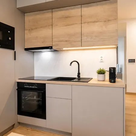 Alure Residences 5 & 24h Self Check-in, Private Parking In Front Of The Building Included, New Building, The Building Has Its Own Park With A And Outdoor Fitness, Children's Playground, Center Besztercebánya