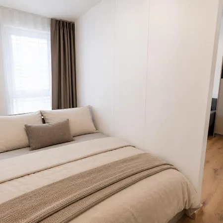 Alure Residences 5 & 24h Self Check-in, Private Parking In Front Of The Building Included, New Building, The Building Has Its Own Park With A And Outdoor Fitness, Children's Playground, Center Apartament